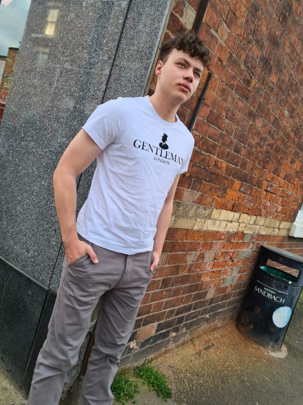"GENTLEMAN" T-Shirt